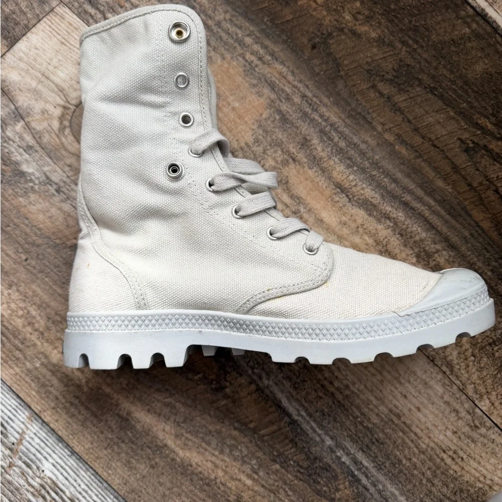 Palladium Women’s Boots - Picture 2 of 3